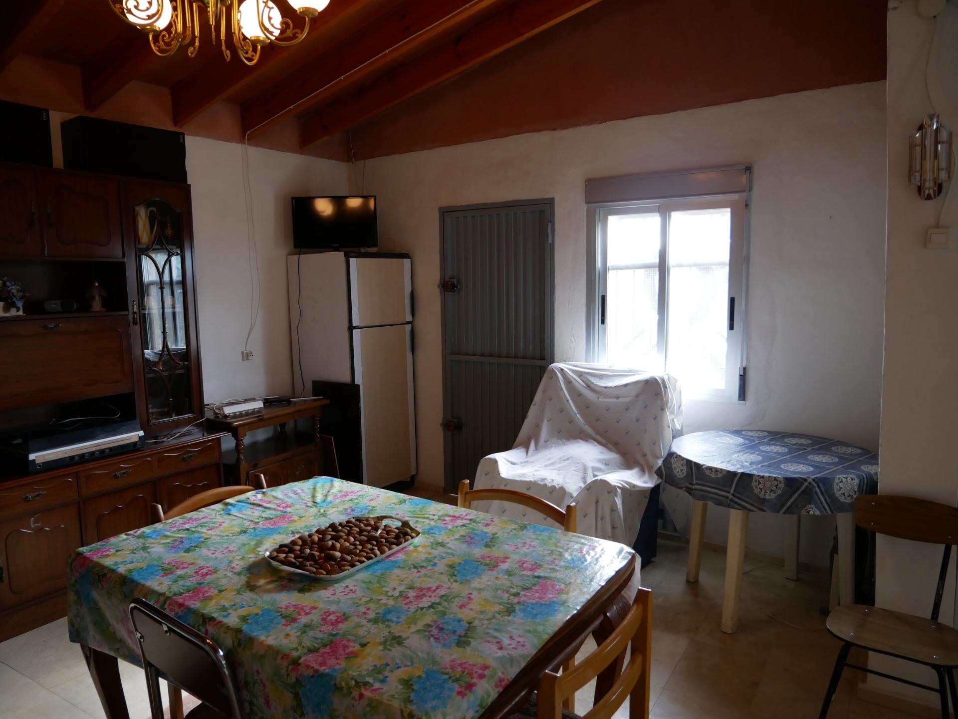 16-28 CASA CON TERRENO EN ZONA EL SALADO, ABANILLA