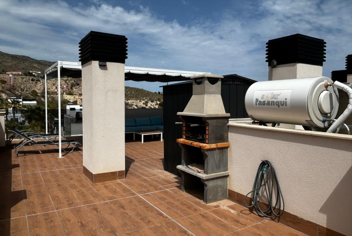 Penthouse met solarium en jacuzzi in de Alegria Village urbanisatie