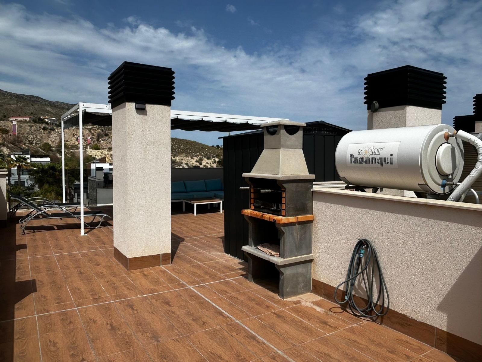 Penthouse met solarium en jacuzzi in de Alegria Village urbanisatie