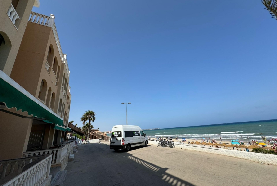 Frontline Penthouse! Renovated in La Torre de la Horadada: Your Ideal Refuge Just Meters from the Se