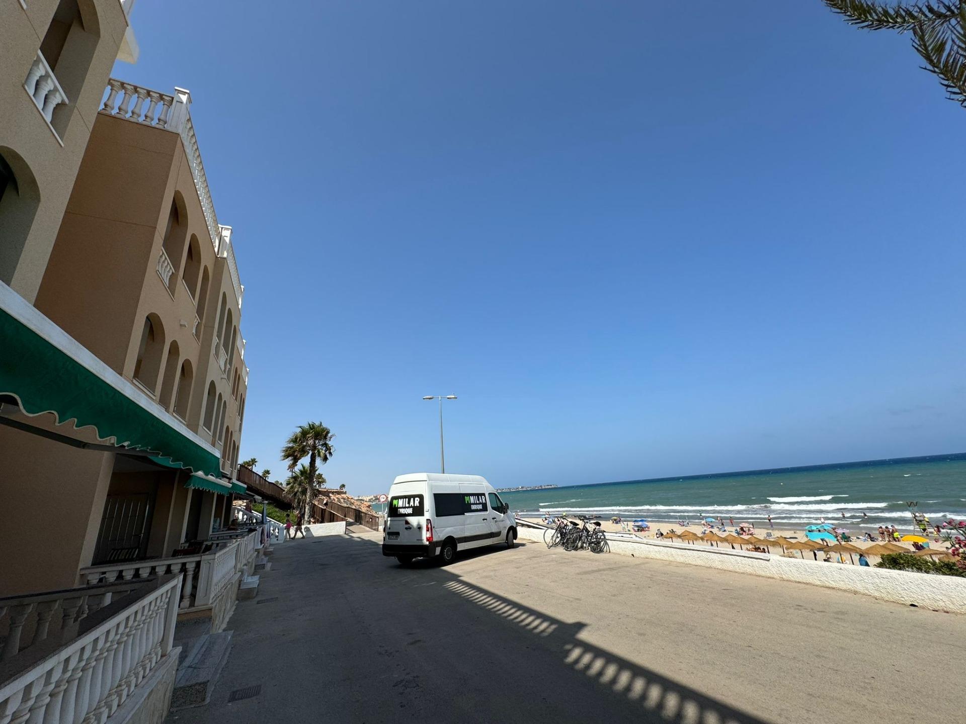 Frontline Penthouse! Renovated in La Torre de la Horadada: Your Ideal Refuge Just Meters from the Se