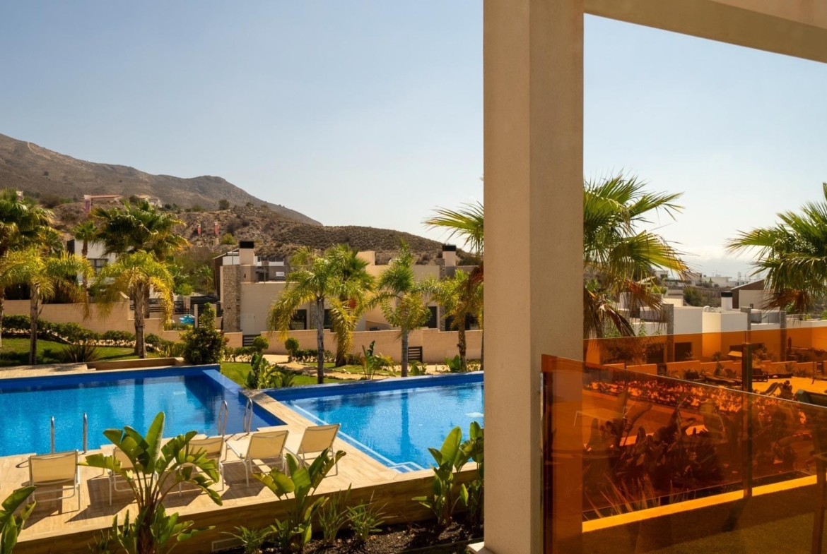 Penthouse met solarium en jacuzzi in de Alegria Village urbanisatie