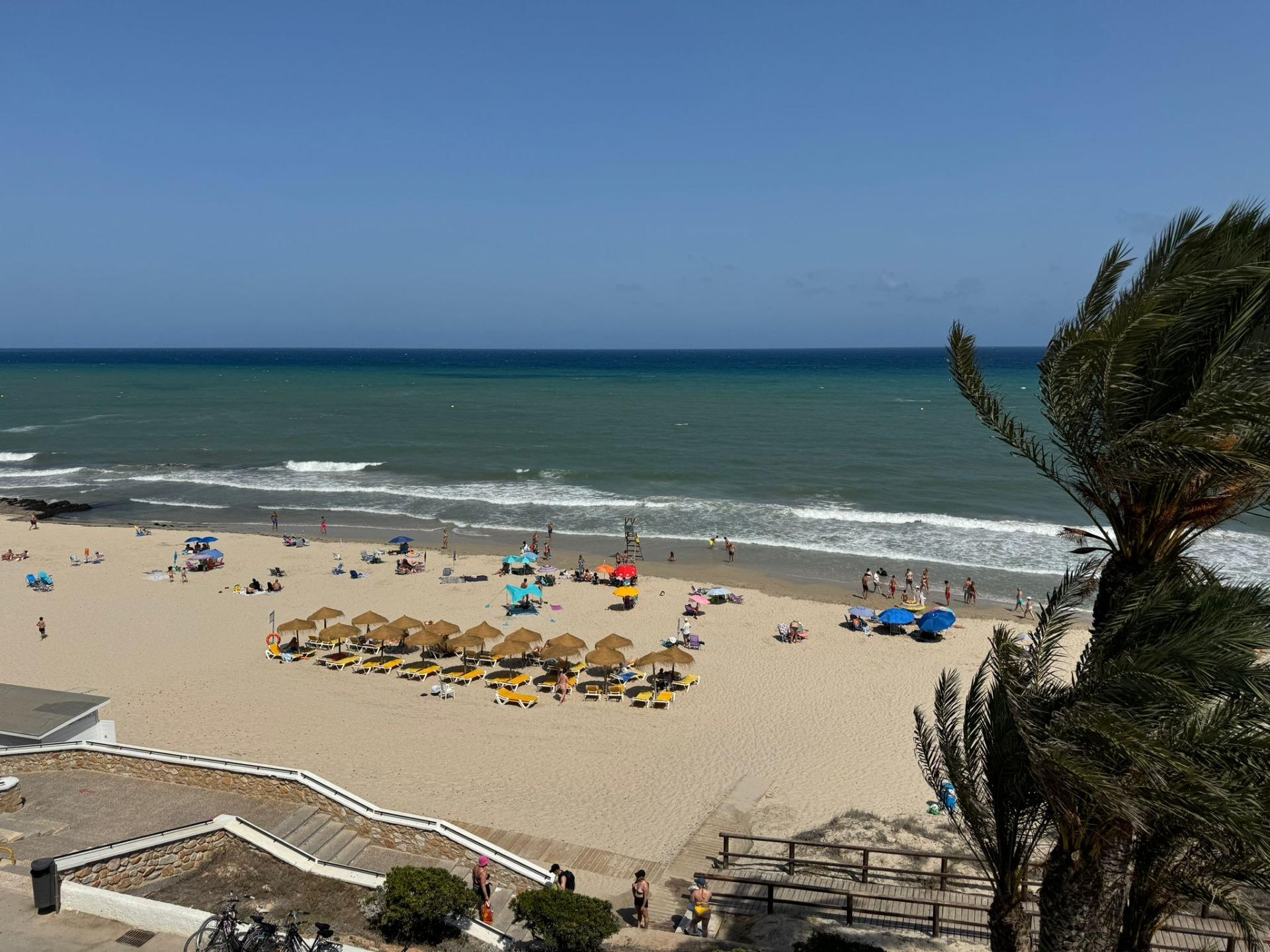Frontline Penthouse! Renovated in La Torre de la Horadada: Your Ideal Refuge Just Meters from the Se