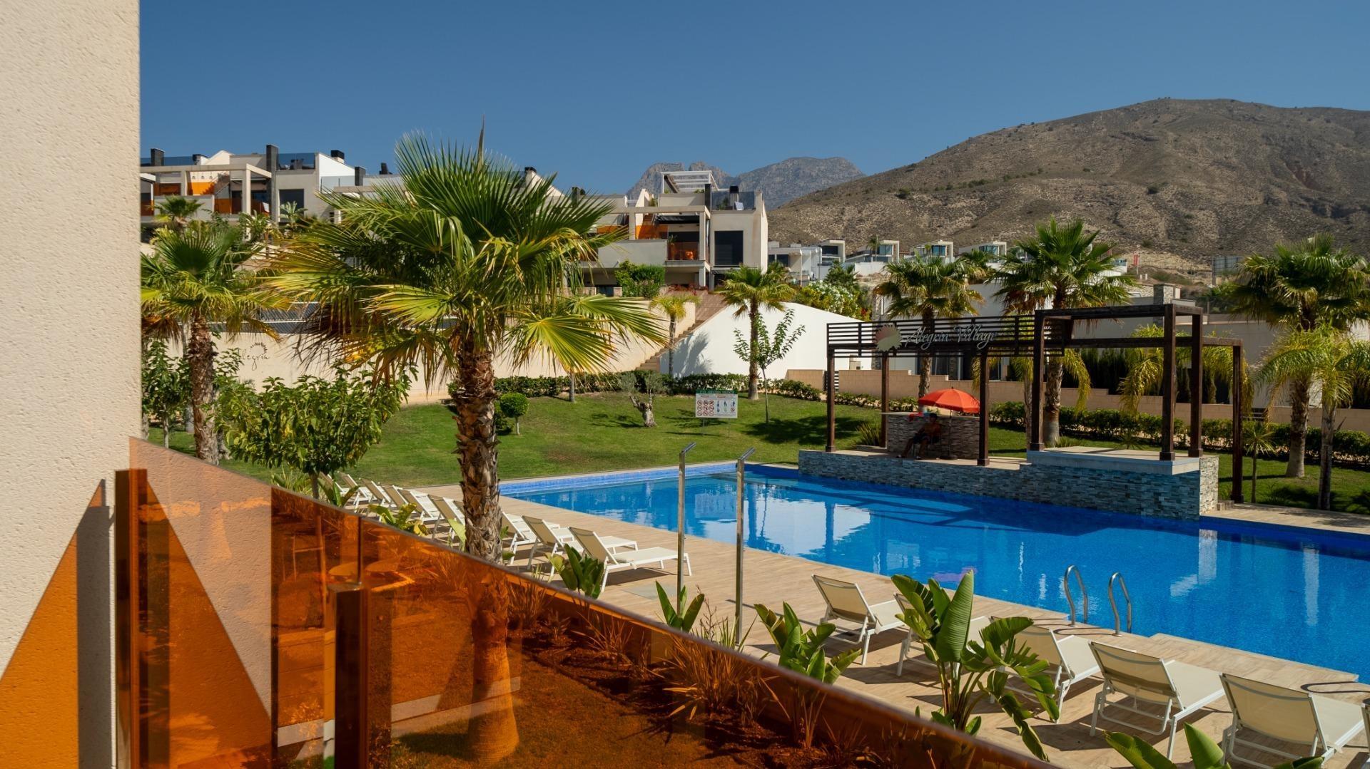 Penthouse met solarium en jacuzzi in de Alegria Village urbanisatie