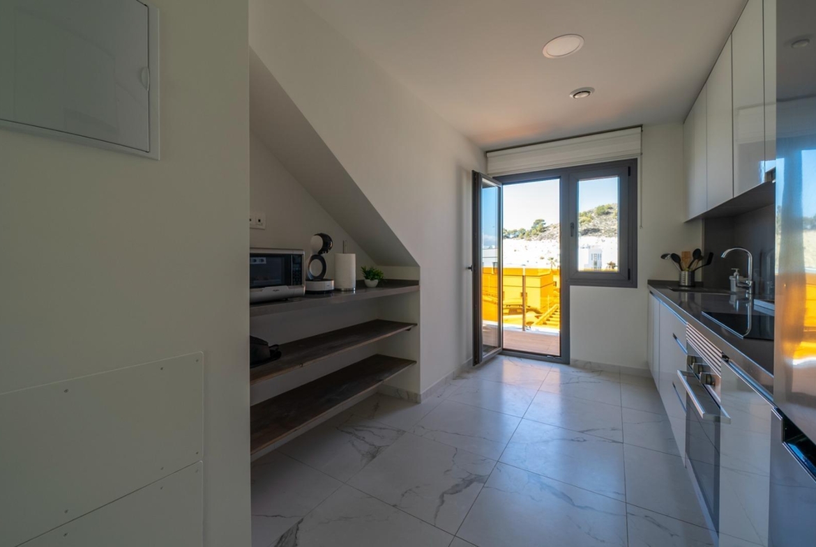 Penthouse met solarium en jacuzzi in de Alegria Village urbanisatie