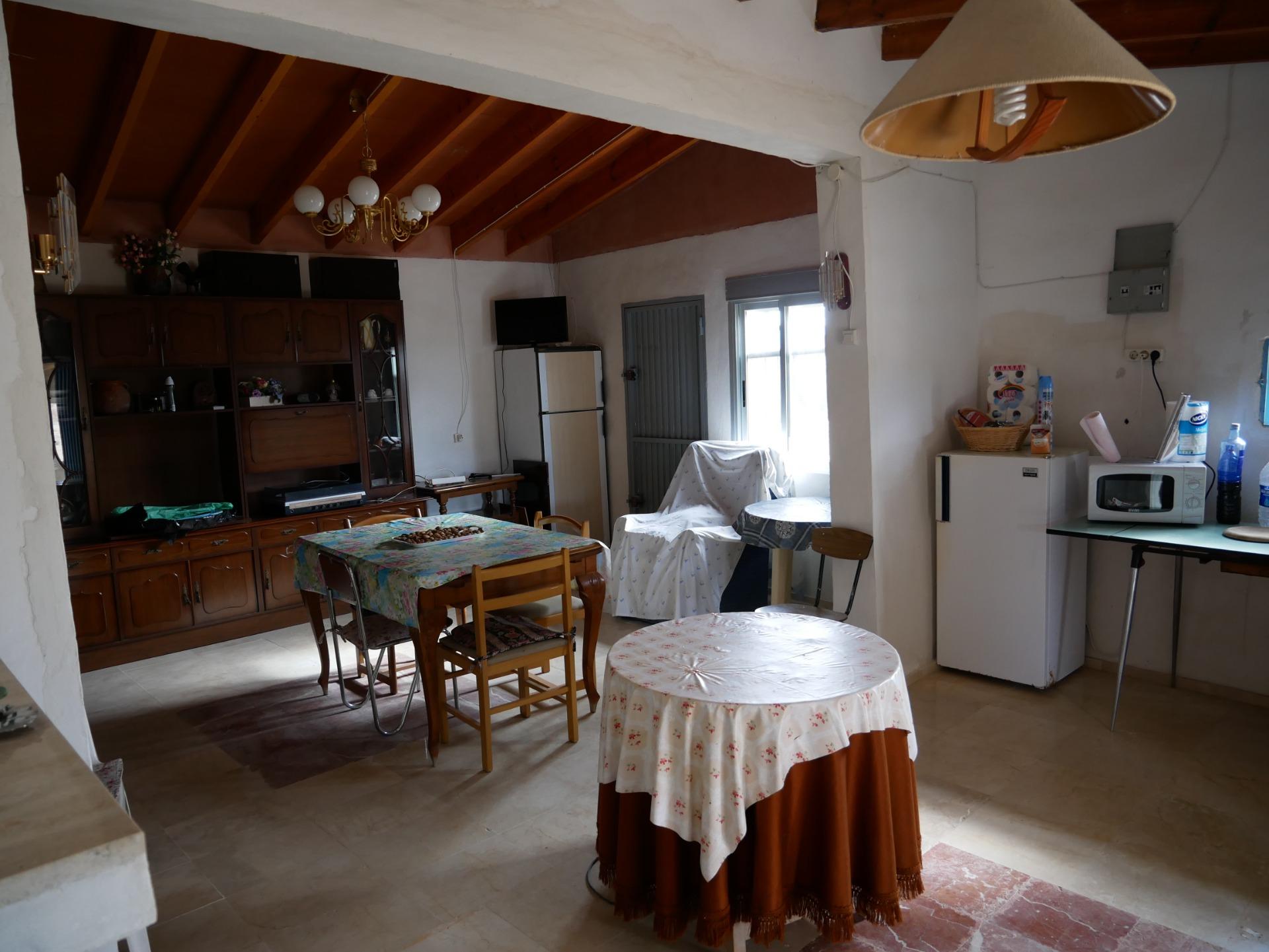 16-33 CASA CON TERRENO EN ZONA EL SALADO, ABANILLA