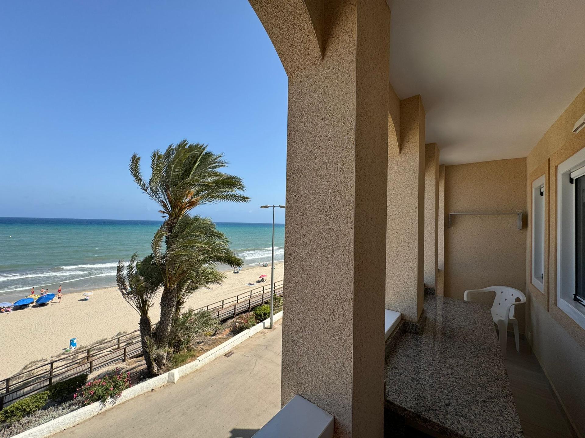 Frontline Penthouse! Renovated in La Torre de la Horadada: Your Ideal Refuge Just Meters from the Se