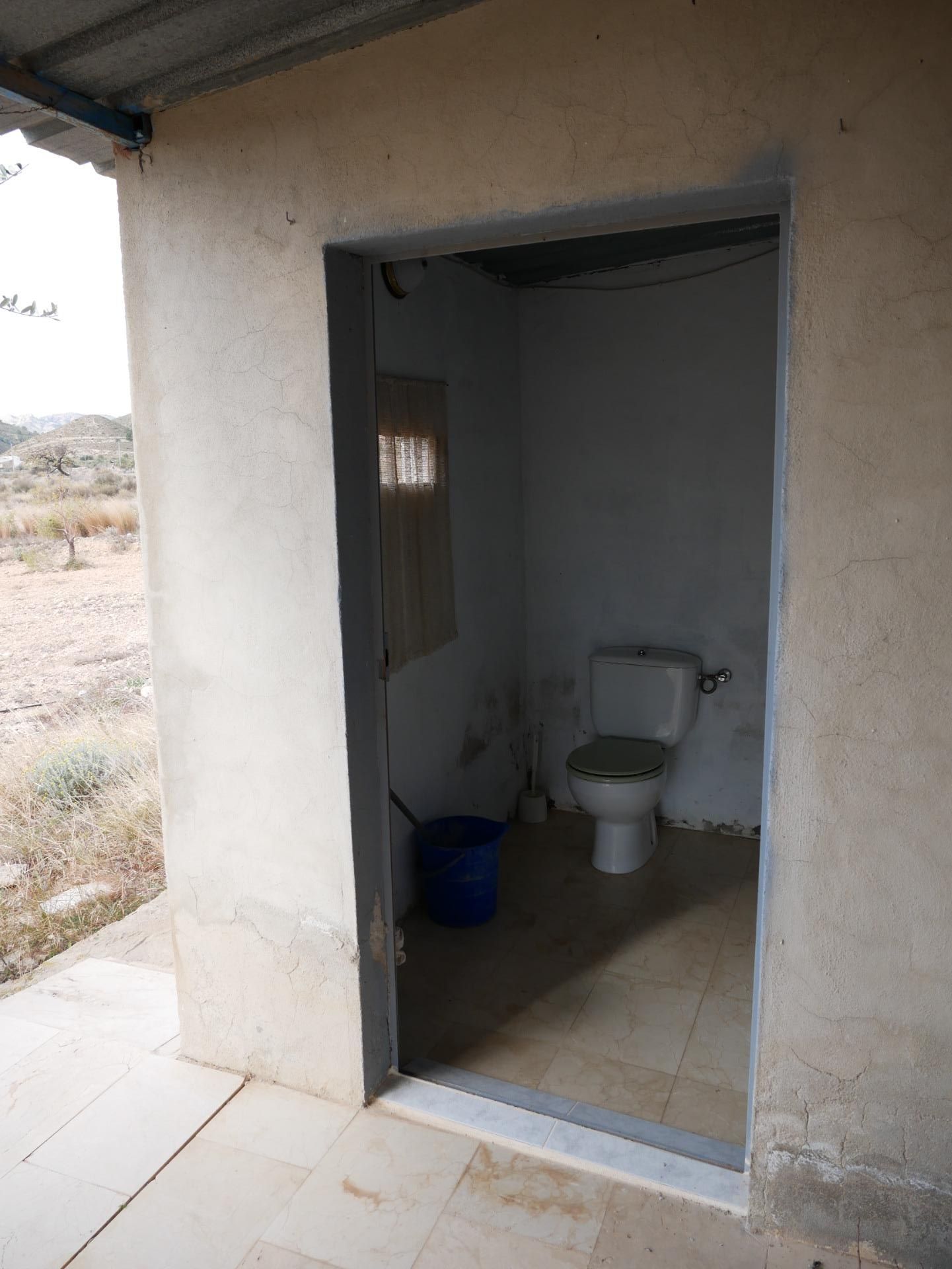 16-34 CASA CON TERRENO EN ZONA EL SALADO, ABANILLA
