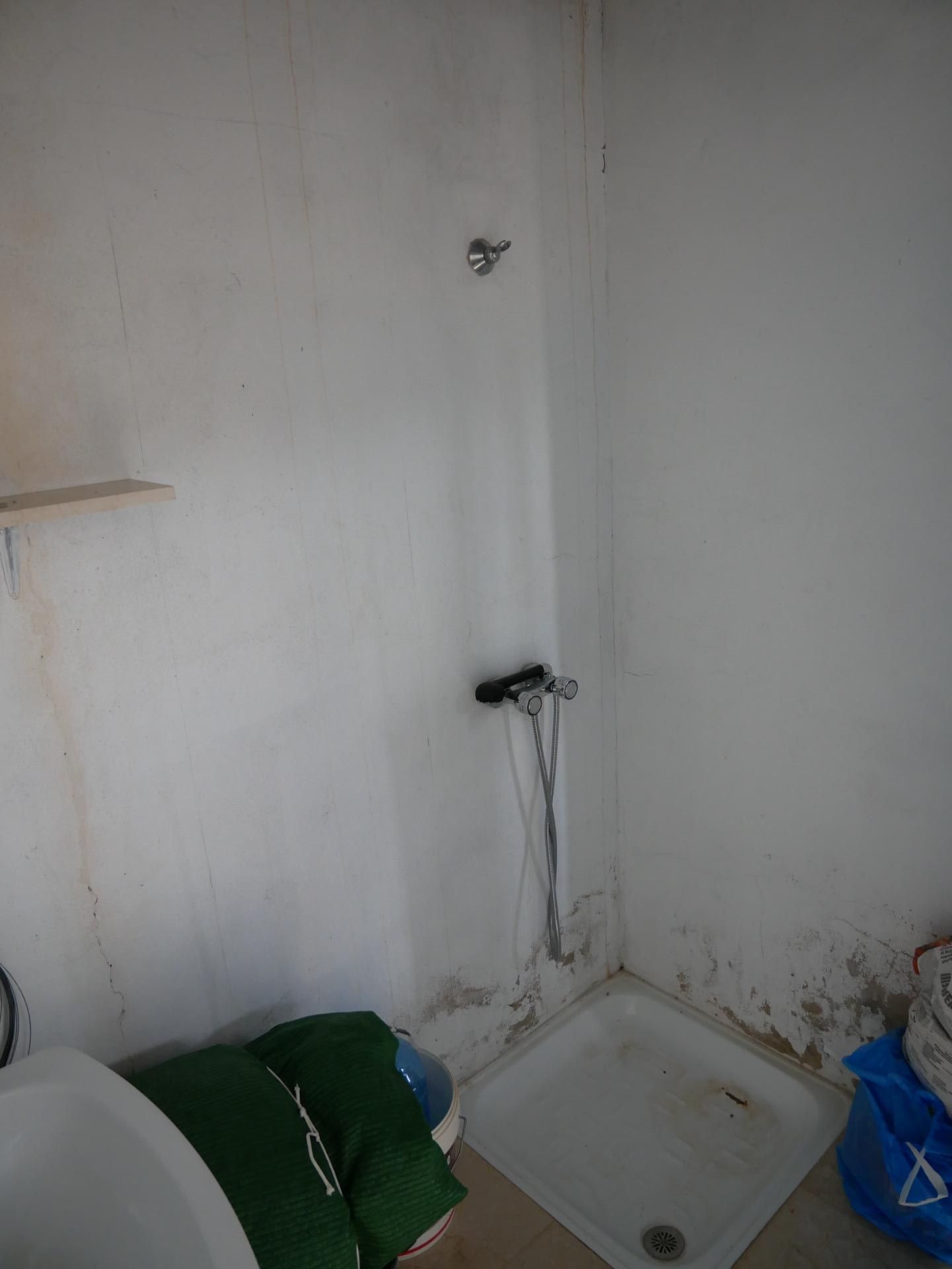 16-35 CASA CON TERRENO EN ZONA EL SALADO, ABANILLA