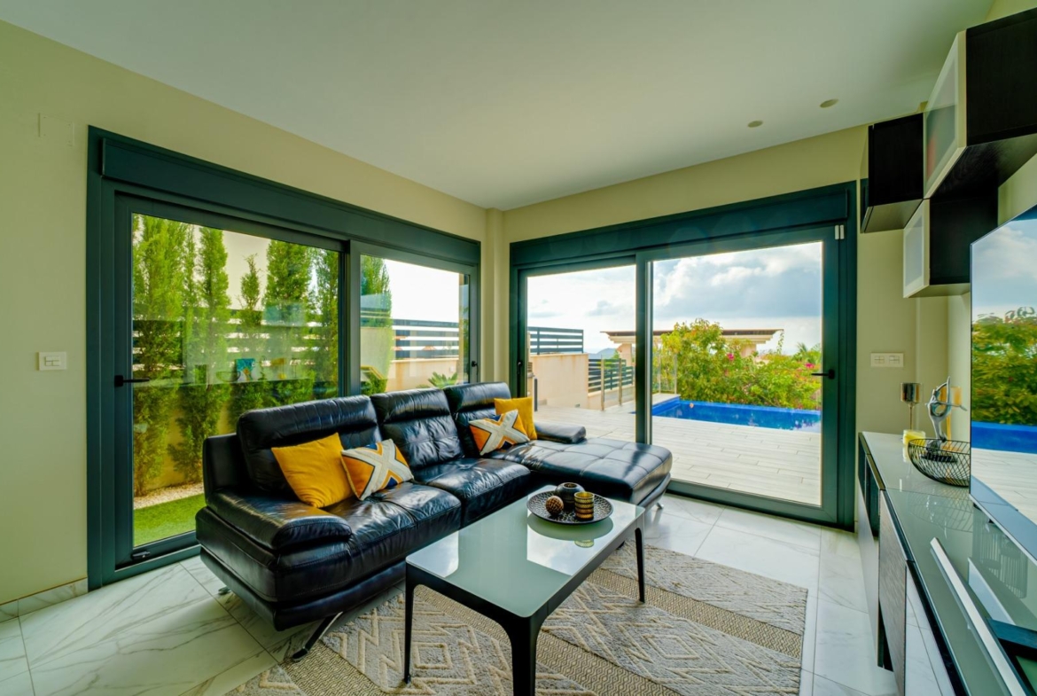 Modern Villa with sea views from all rooms in Balcón de Finestrat