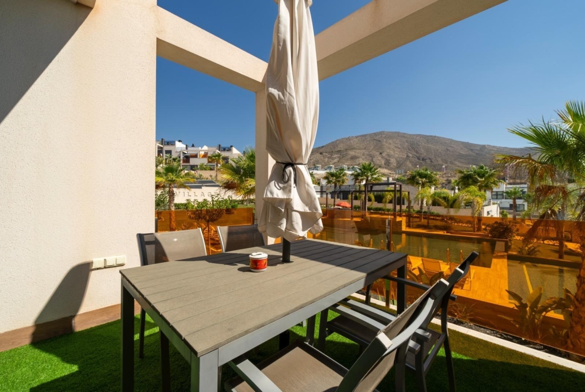Penthouse met solarium en jacuzzi in de Alegria Village urbanisatie