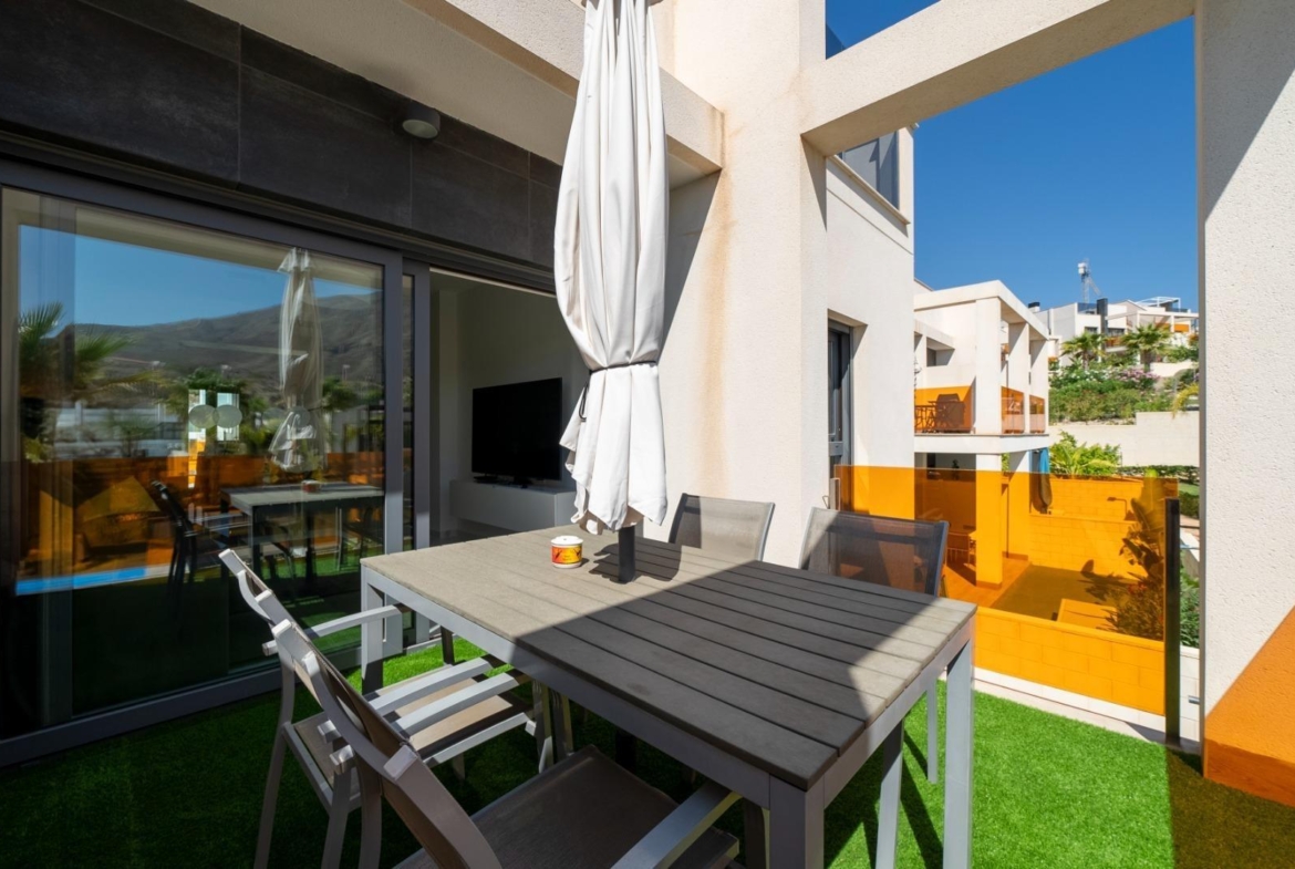 Penthouse met solarium en jacuzzi in de Alegria Village urbanisatie