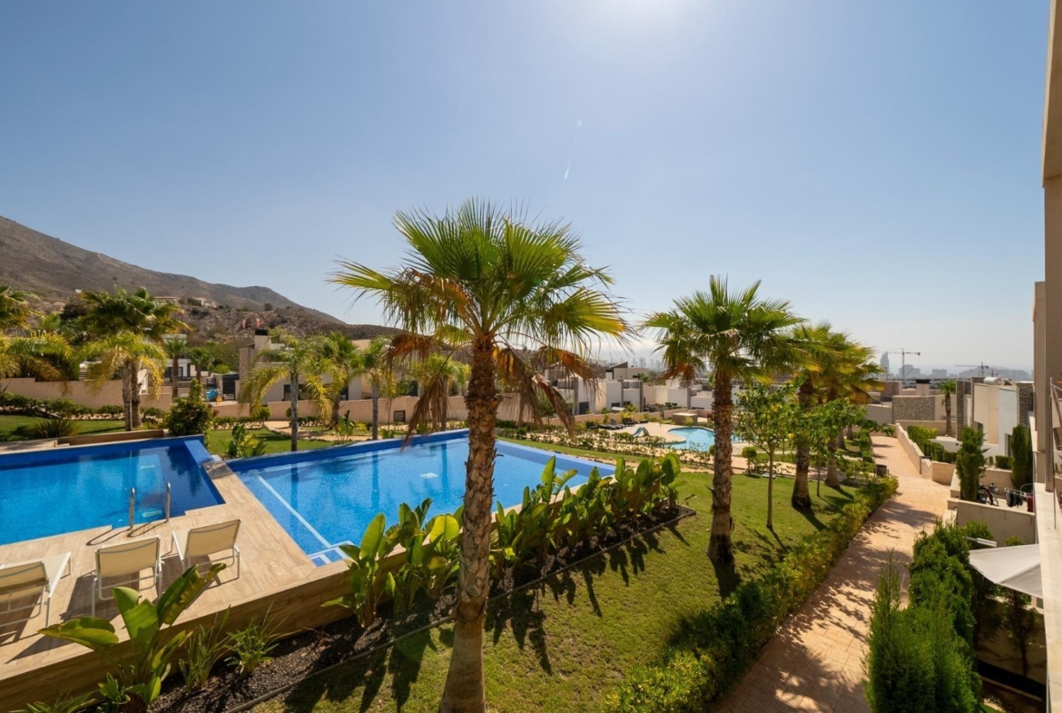Penthouse met solarium en jacuzzi in de Alegria Village urbanisatie