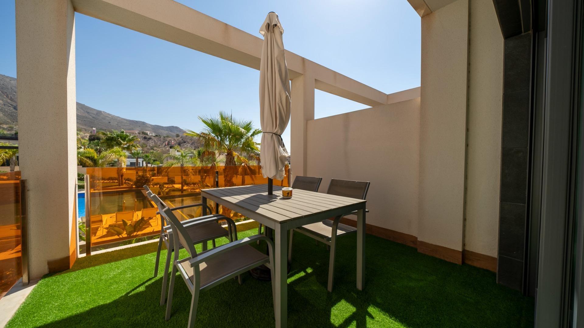 Penthouse met solarium en jacuzzi in de Alegria Village urbanisatie