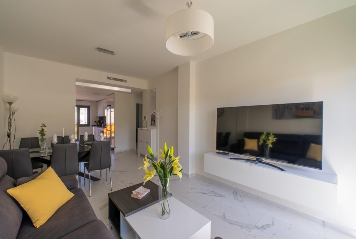Penthouse met solarium en jacuzzi in de Alegria Village urbanisatie
