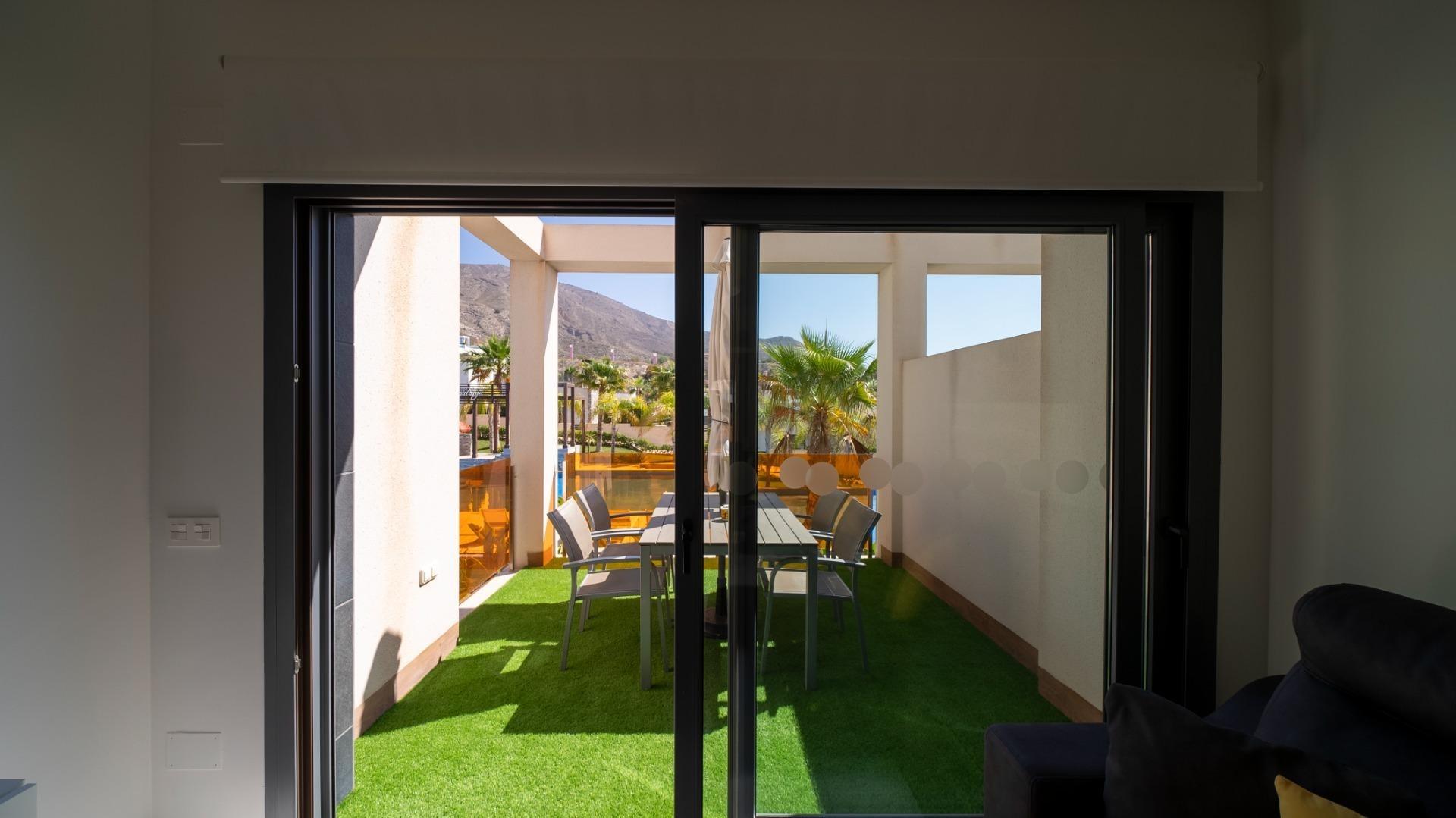 Penthouse met solarium en jacuzzi in de Alegria Village urbanisatie
