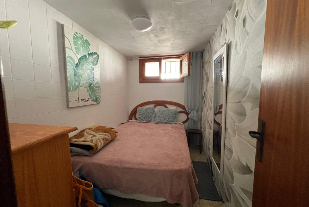VILLA EN ORIHUELA COSTA A 500 METROS DE LA PLAYA. 4 DORM. 3 BAÑOS. PARCELA 1.145M2.