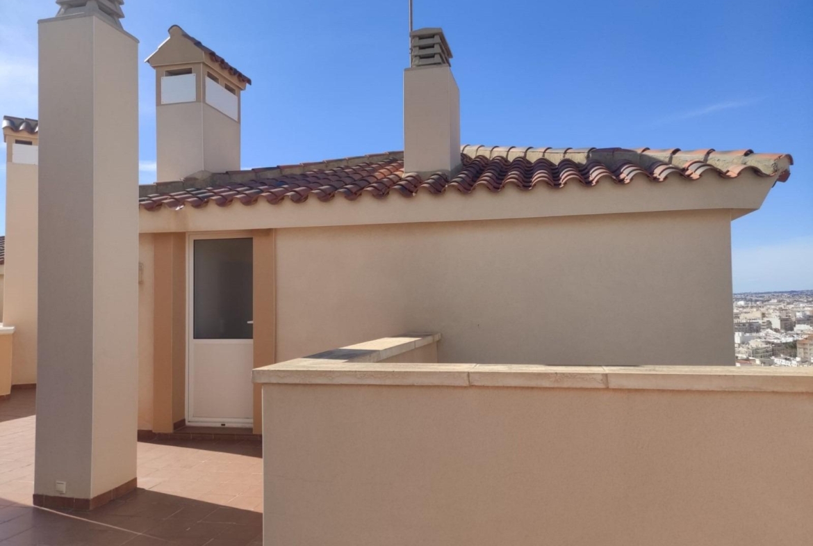 Ático duplex con vistas al mar en Torrevieja.