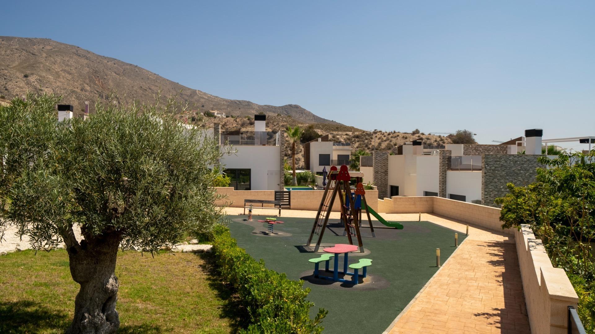Penthouse met solarium en jacuzzi in de Alegria Village urbanisatie