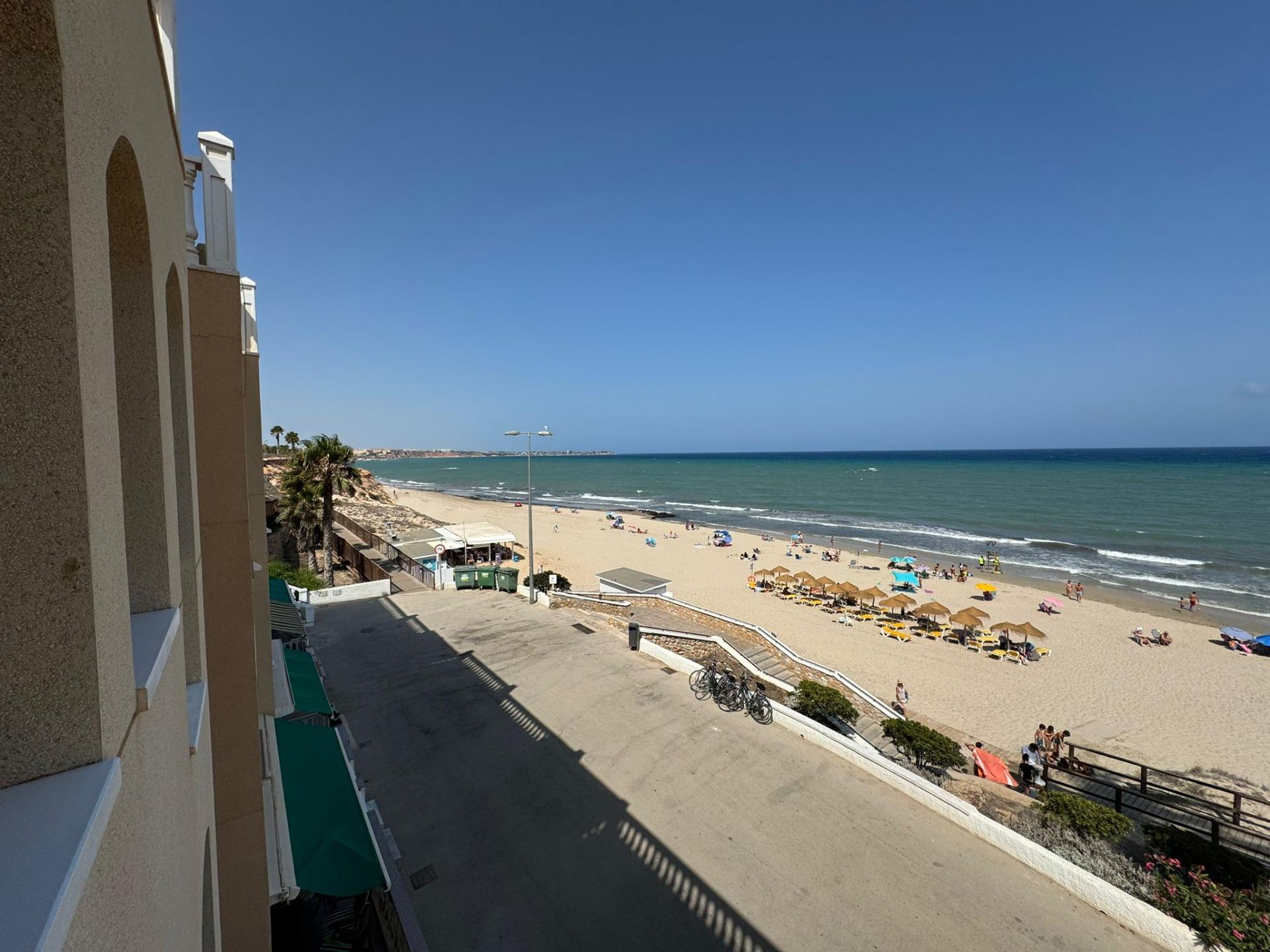 Frontline Penthouse! Renovated in La Torre de la Horadada: Your Ideal Refuge Just Meters from the Se