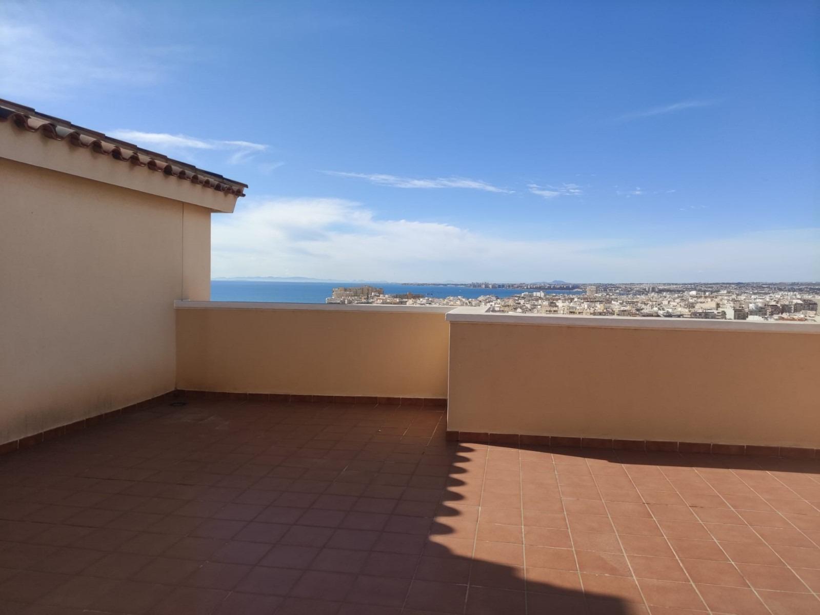 16-47 Ático duplex con vistas al mar en Torrevieja.