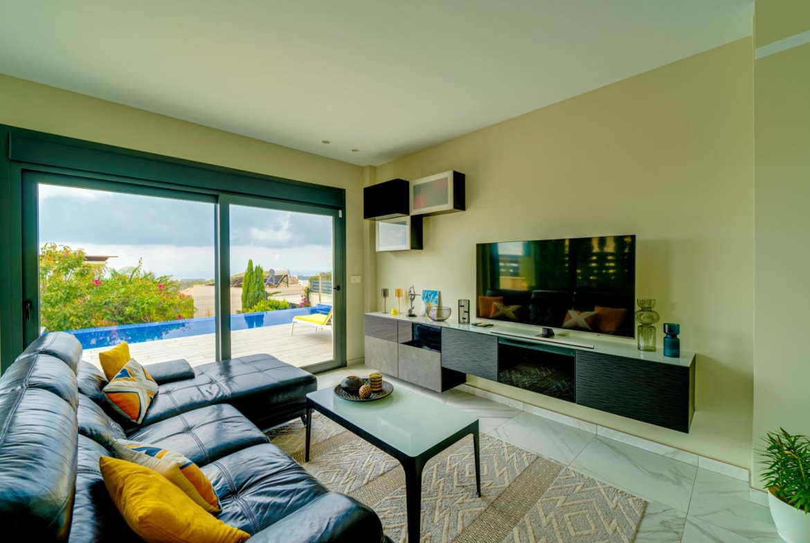 Modern Villa with sea views from all rooms in Balcón de Finestrat