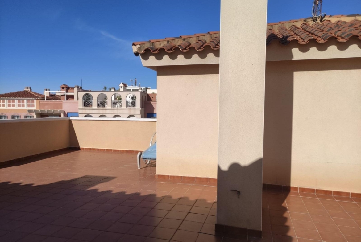 Ático duplex con vistas al mar en Torrevieja.