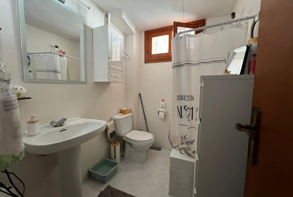VILLA EN ORIHUELA COSTA A 500 METROS DE LA PLAYA. 4 DORM. 3 BAÑOS. PARCELA 1.145M2.