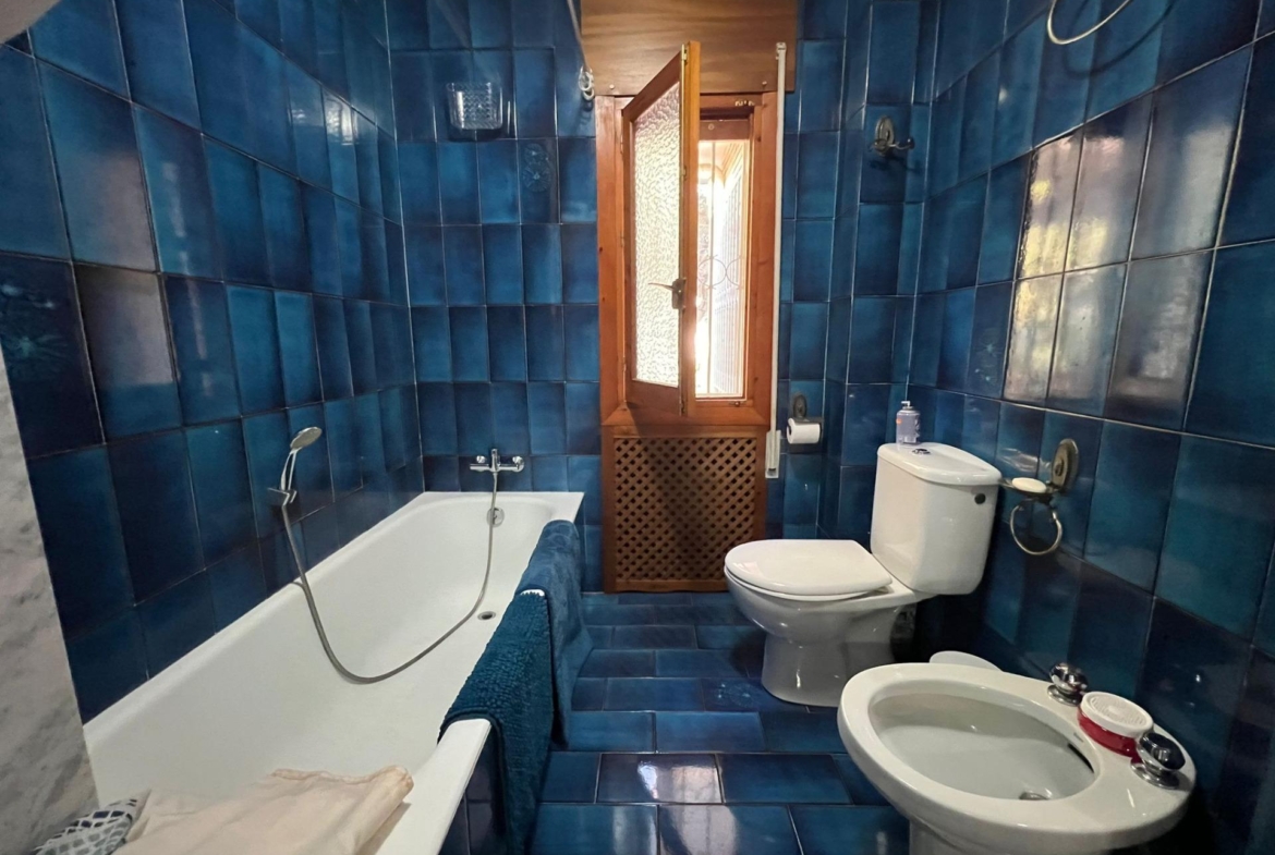 VILLA EN ORIHUELA COSTA A 500 METROS DE LA PLAYA. 4 DORM. 3 BAÑOS. PARCELA 1.145M2.