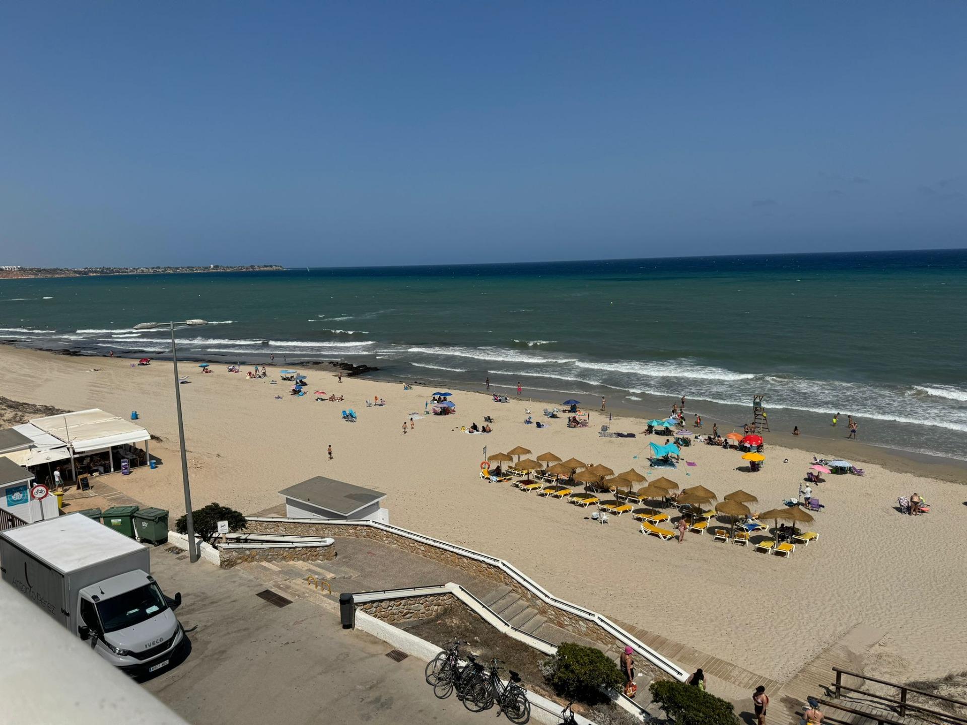 Frontline Penthouse! Renovated in La Torre de la Horadada: Your Ideal Refuge Just Meters from the Se