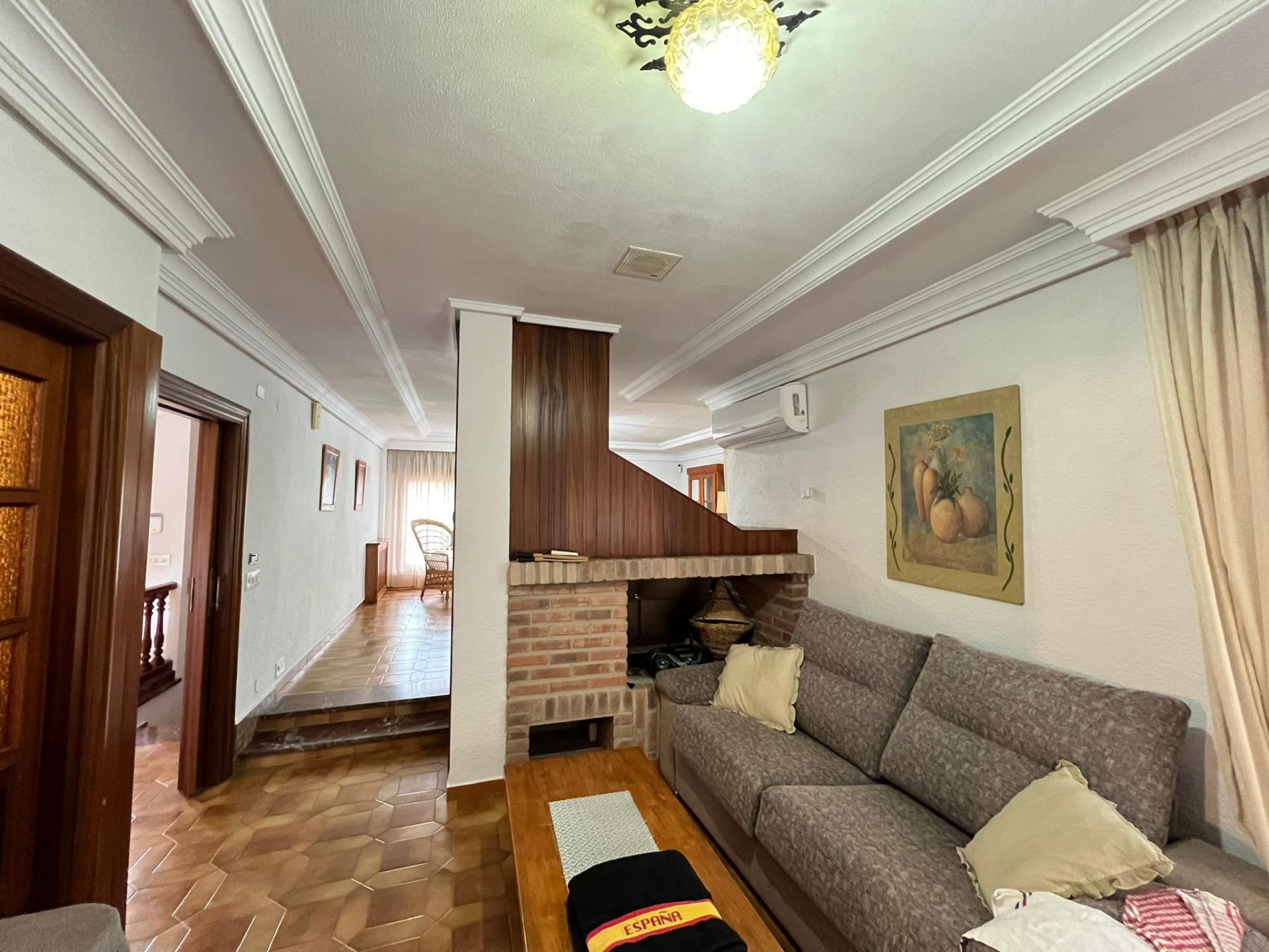 16-55-2 VILLA EN ORIHUELA COSTA A 500 METROS DE LA PLAYA. 4 DORM. 3 BAÑOS. PARCELA 1.145M2.