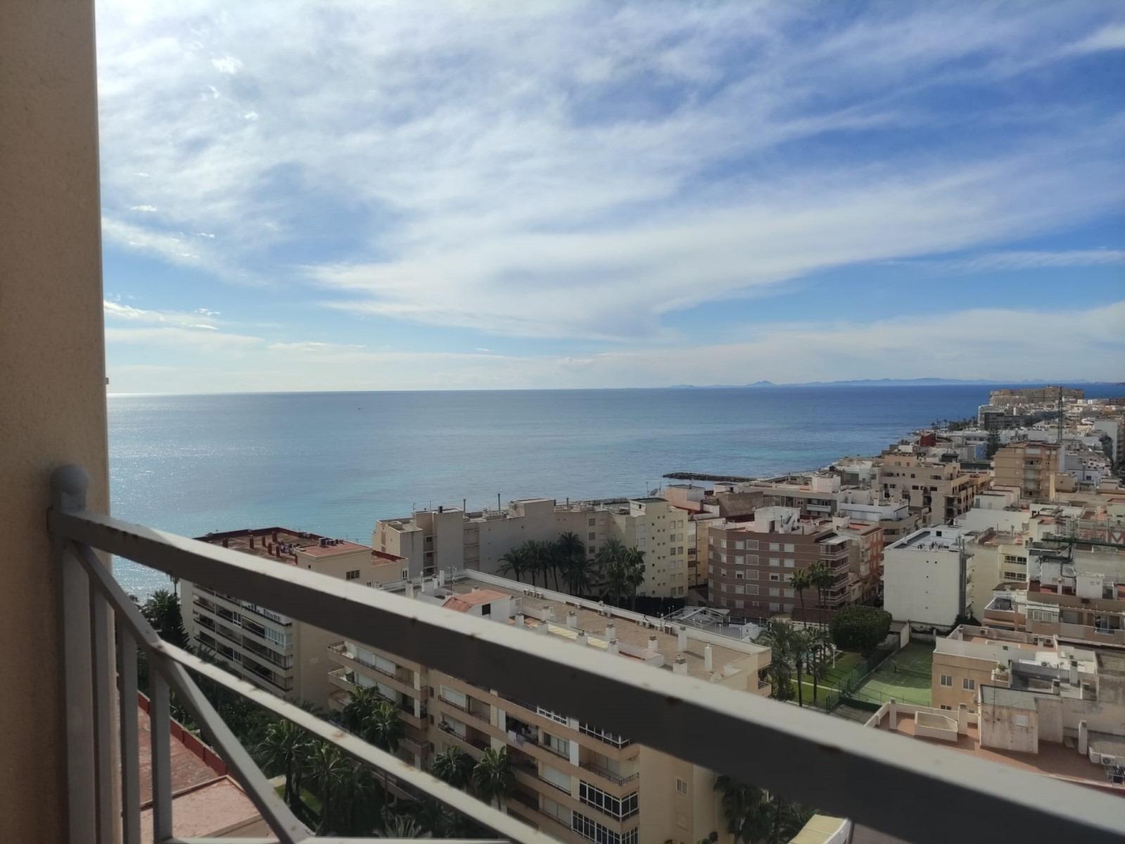 16-59 Ático duplex con vistas al mar en Torrevieja.