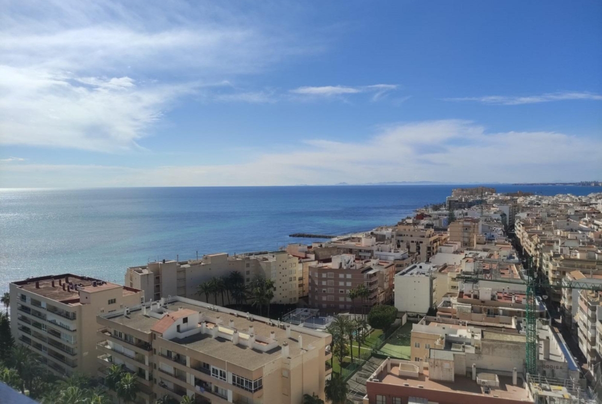 Ático duplex con vistas al mar en Torrevieja.