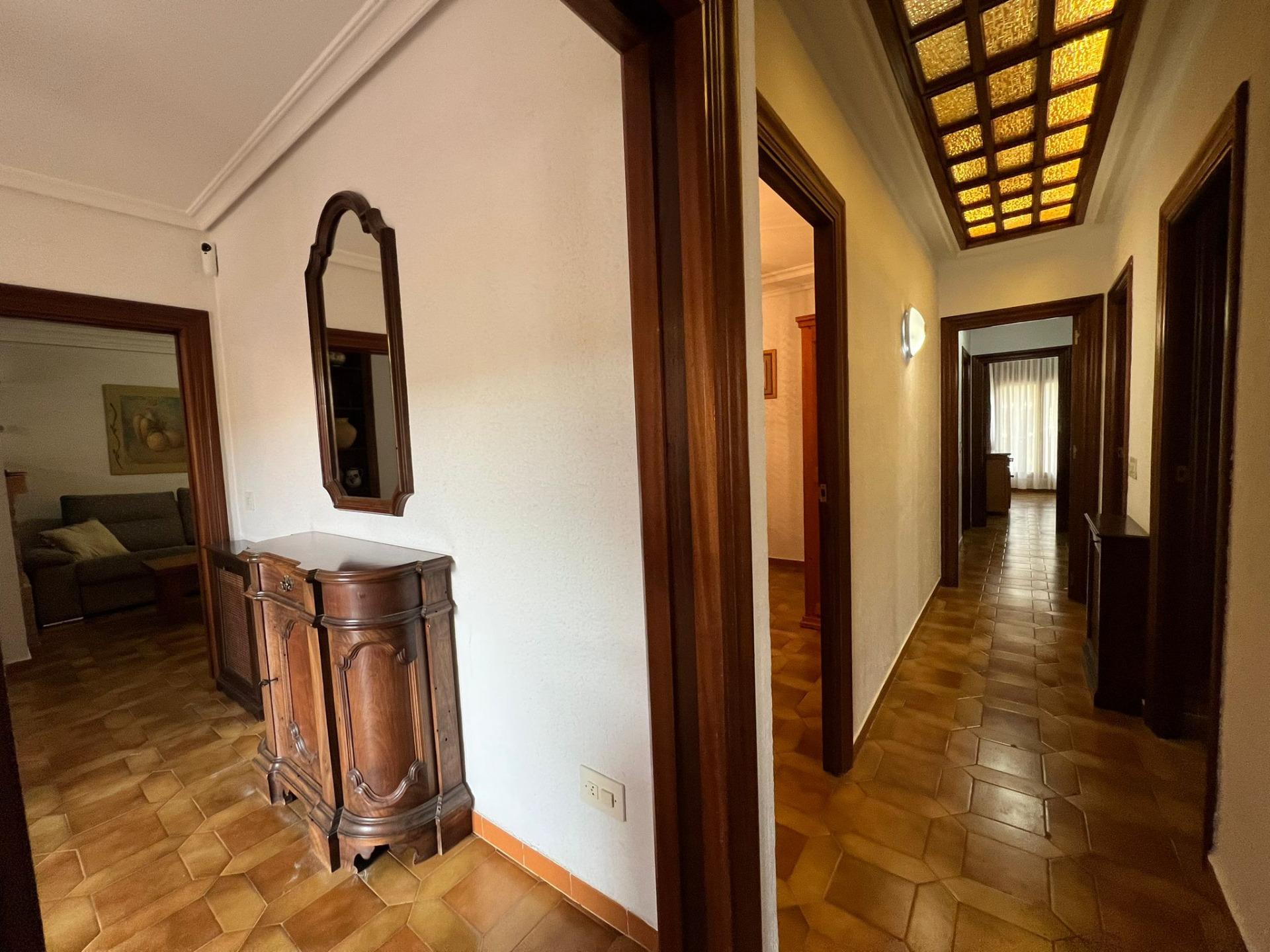 16-60-2 VILLA EN ORIHUELA COSTA A 500 METROS DE LA PLAYA. 4 DORM. 3 BAÑOS. PARCELA 1.145M2.