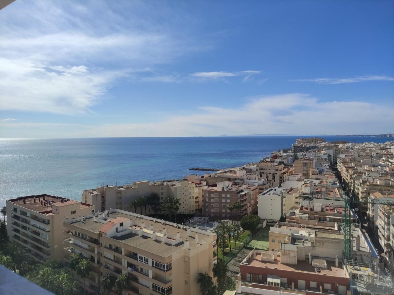 16-60 Ático duplex con vistas al mar en Torrevieja.