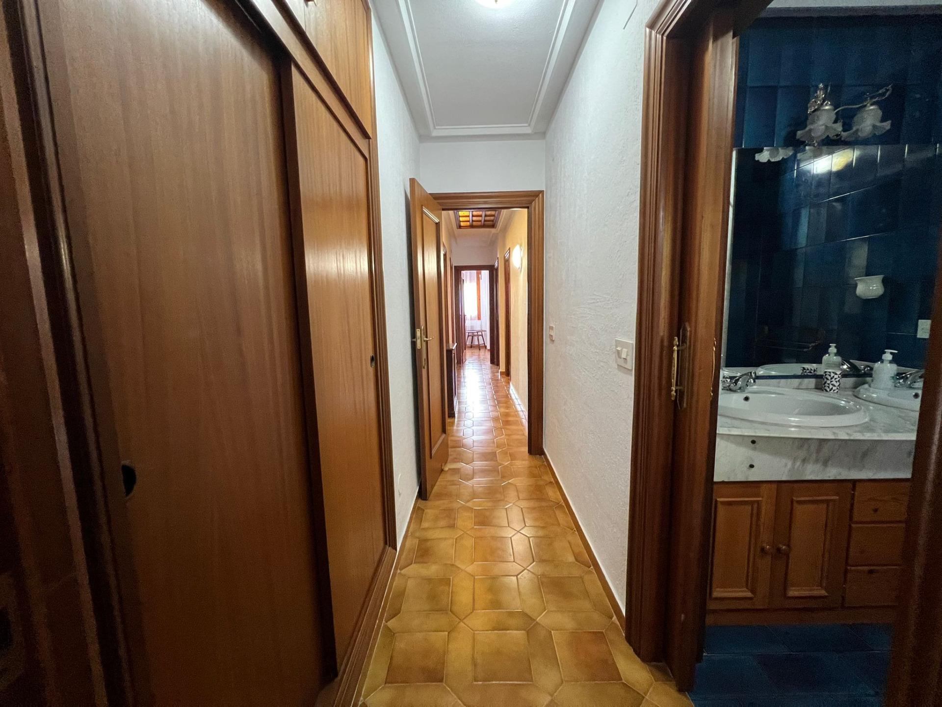16-61-2 VILLA EN ORIHUELA COSTA A 500 METROS DE LA PLAYA. 4 DORM. 3 BAÑOS. PARCELA 1.145M2.