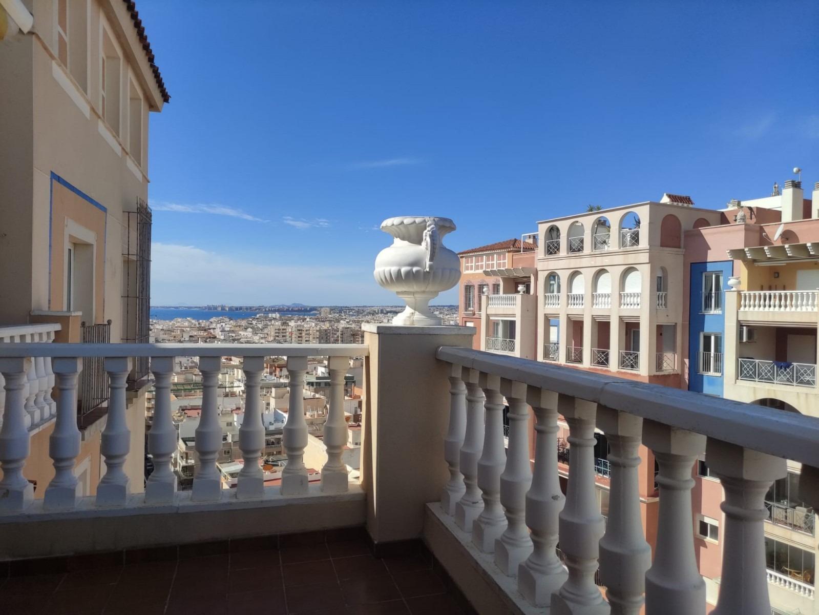 16-61 Ático duplex con vistas al mar en Torrevieja.