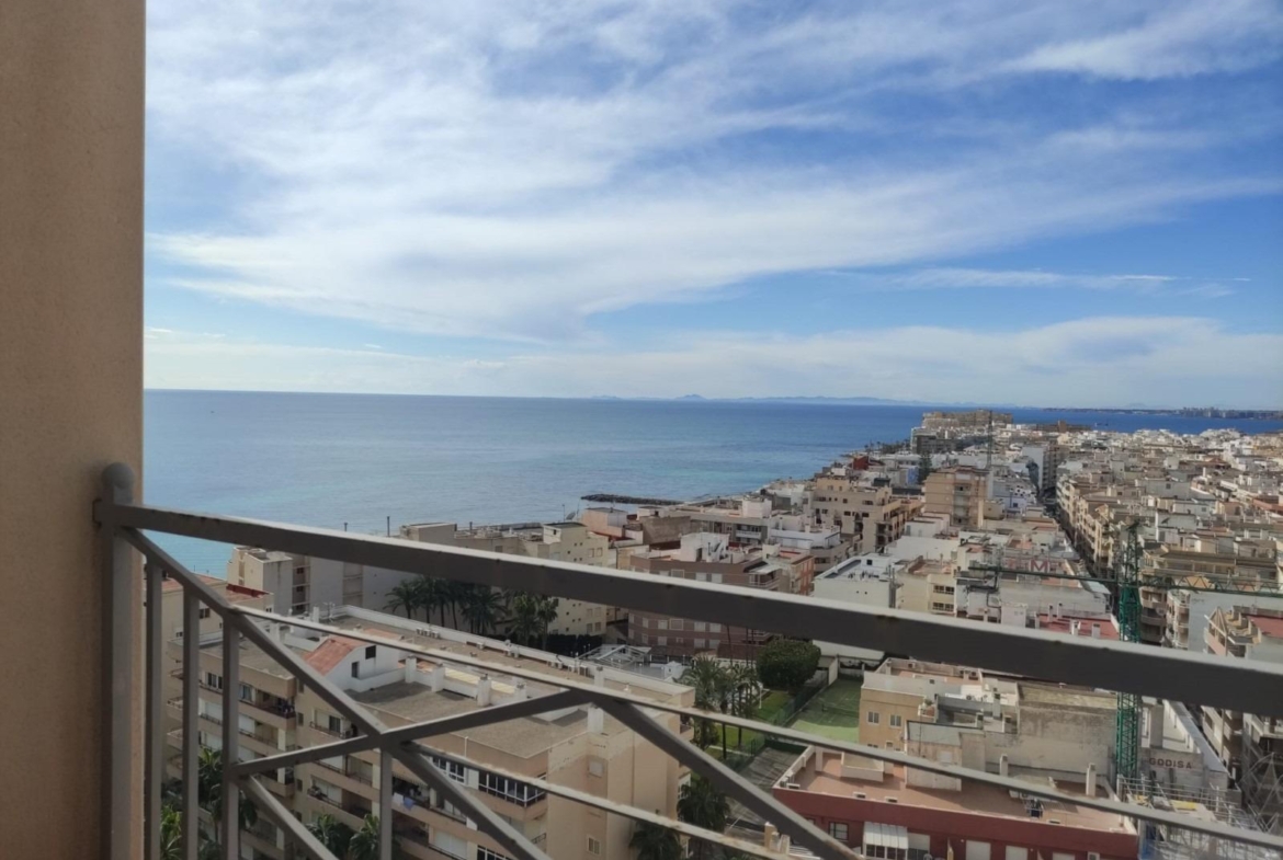 Ático duplex con vistas al mar en Torrevieja.