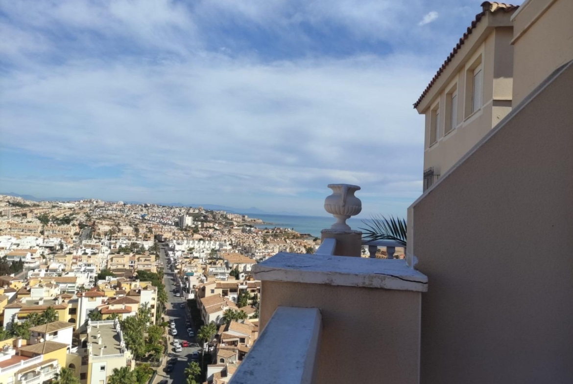 Ático duplex con vistas al mar en Torrevieja.