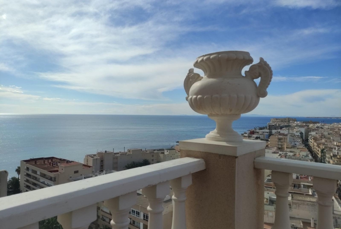 Ático duplex con vistas al mar en Torrevieja.