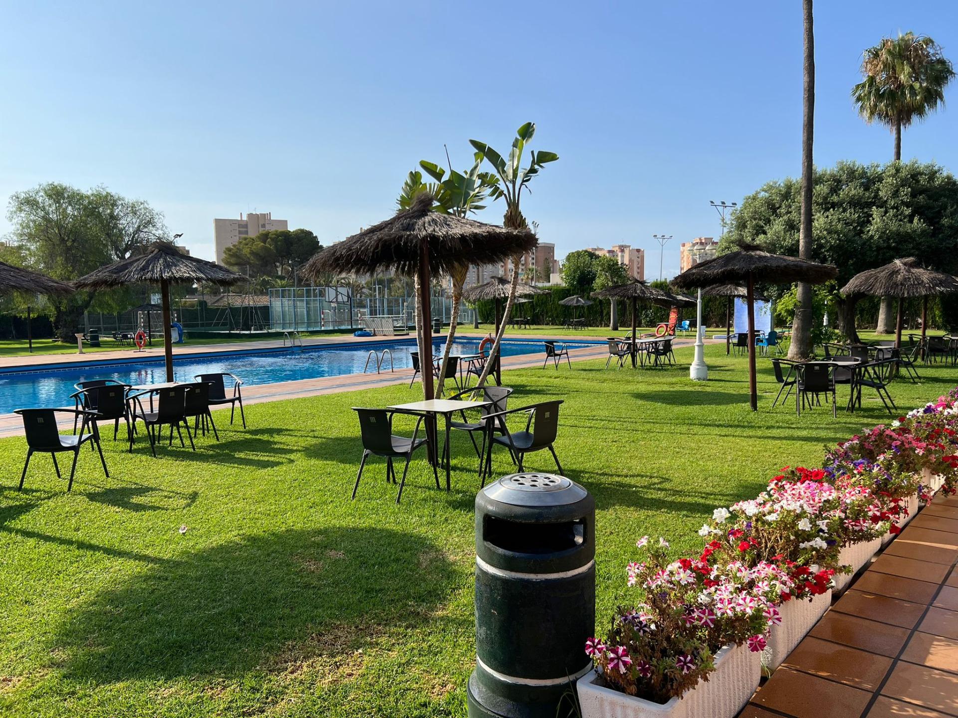 16-68-1 VILLA EN ORIHUELA COSTA A 500 METROS DE LA PLAYA. 4 DORM. 3 BAÑOS. PARCELA 1.145M2.