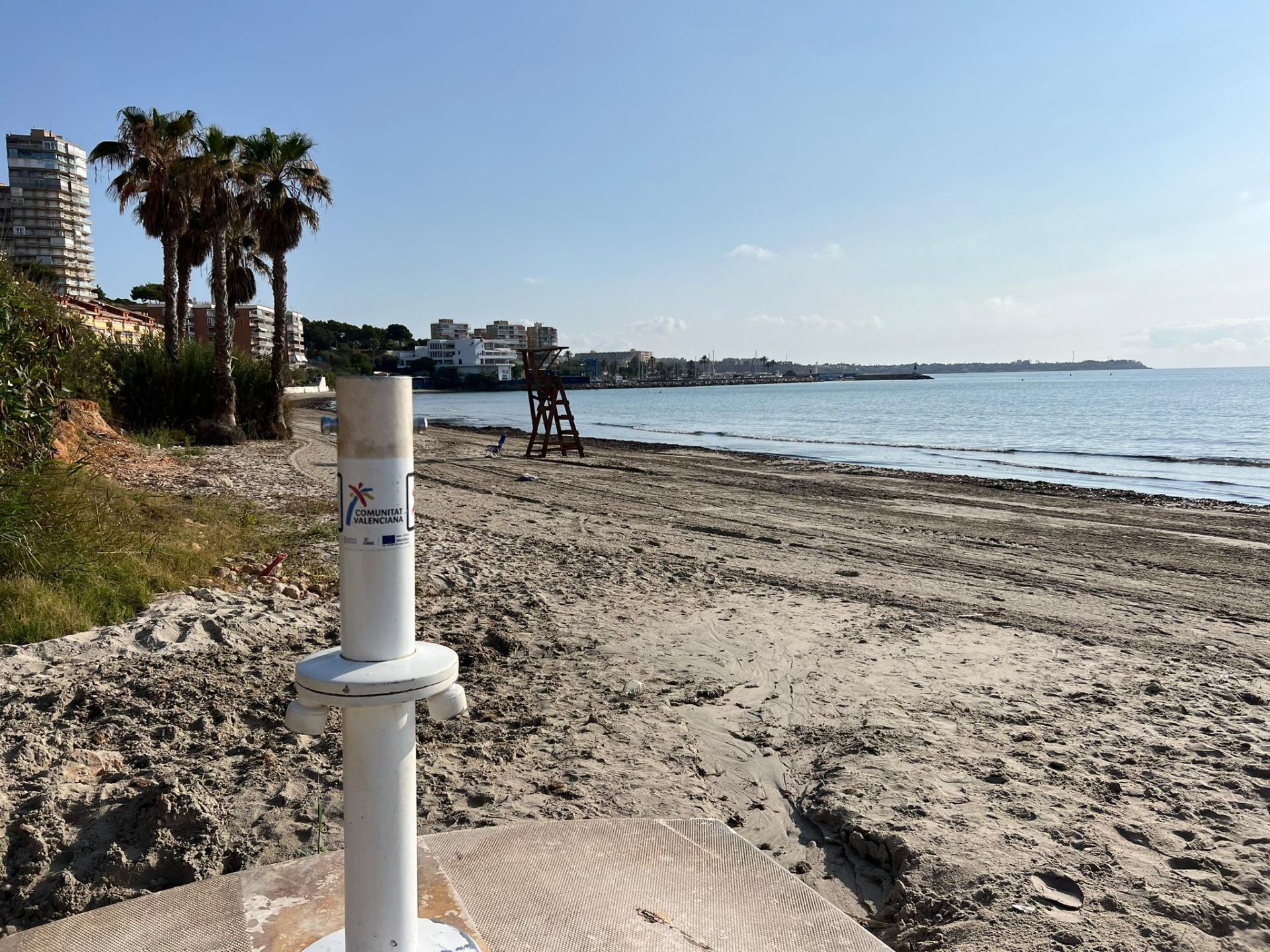 16-80 VILLA EN ORIHUELA COSTA A 500 METROS DE LA PLAYA. 4 DORM. 3 BAÑOS. PARCELA 1.145M2.