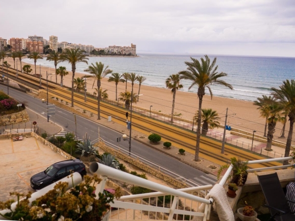 Piso en Primera Línea de Playa Muchavista, El Campello
