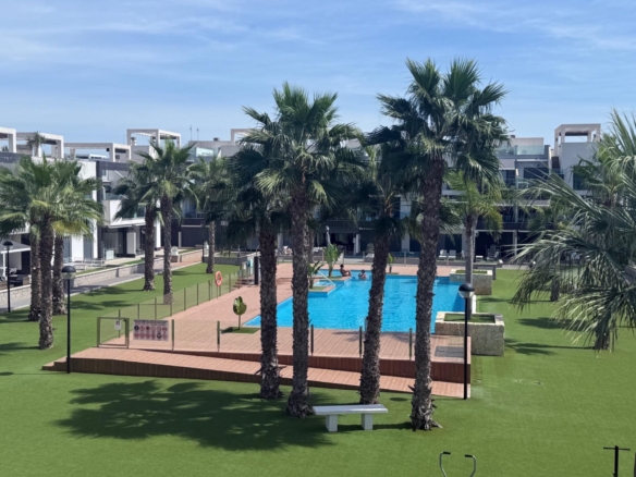 BUNGALOW ALTO OASIS BEACH – EL RASO : 2 HAB, 2 BAÑOS, GARAJE, SOLARIUM
