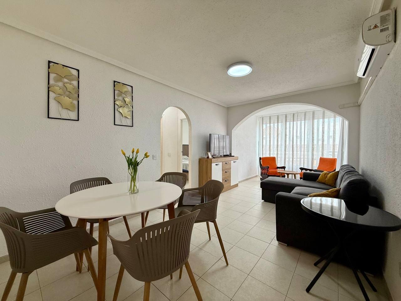 Appartement met 2 slaapkamers, 1 badkamer, 240 m. van het strand en het zwembad