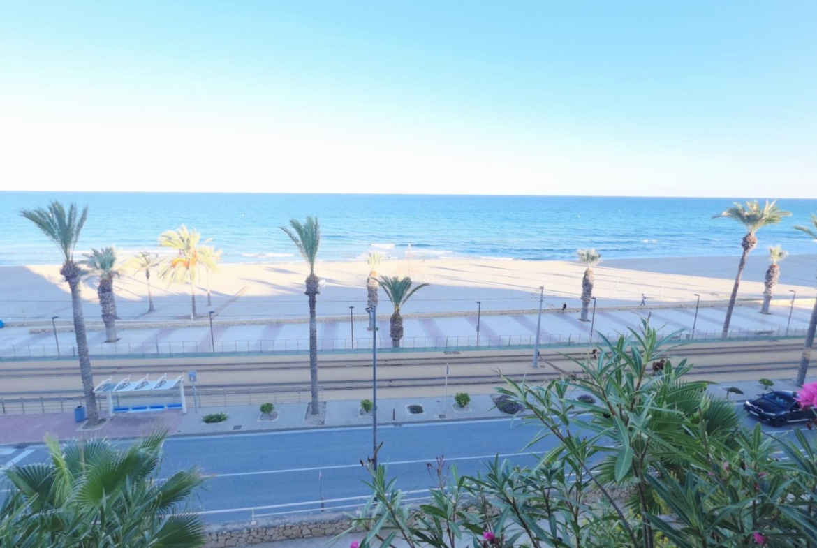 Piso en Primera Línea de Playa Muchavista, El Campello