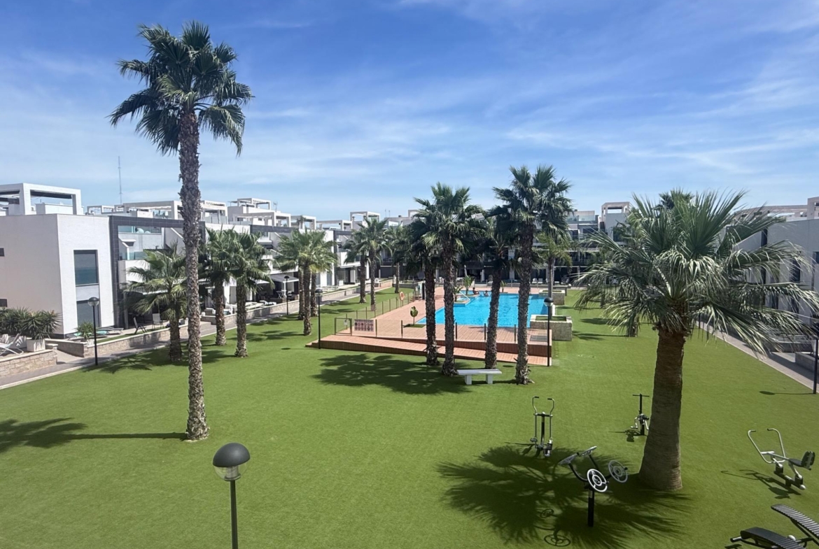 BUNGALOW ALTO OASIS BEACH – EL RASO : 2 HAB, 2 BAÑOS, GARAJE, SOLARIUM