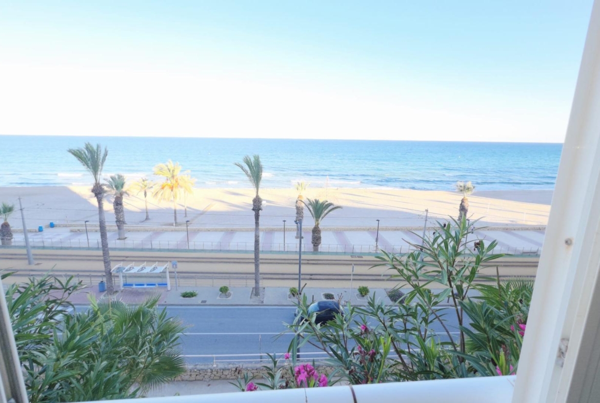 Piso en Primera Línea de Playa Muchavista, El Campello