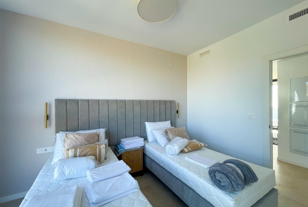 BRAND NIEUW ONTWERP-APPARTEMENT MET ZEEZICHTEN OP PONIËNTE BEACH, BENIDORM