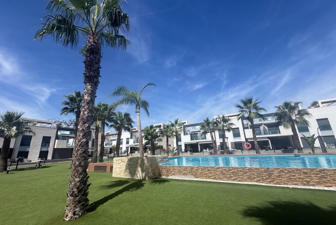 BUNGALOW ALTO OASIS BEACH – EL RASO : 2 HAB, 2 BAÑOS, GARAJE, SOLARIUM